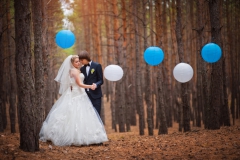 Brautpaar-im-Herbstwald-+-Lampions-blau-und-weiÃŸ-M